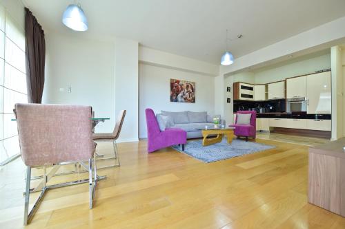 Lux Apartments Sunrior - image 13