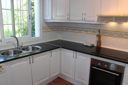 مطبخ, Villa Melger - Private Villa with Swimming pool in Saladillo Benamara