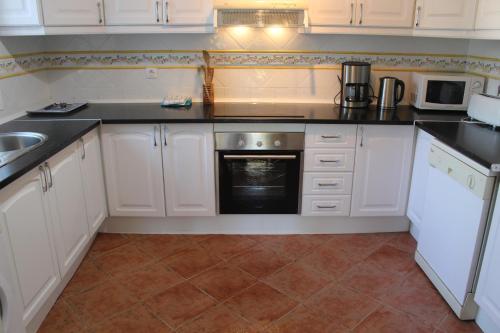 مطبخ, Villa Melger - Private Villa with Swimming pool in Saladillo Benamara