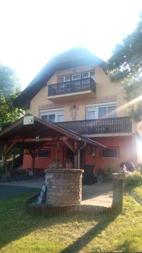 Ország Apartmanház