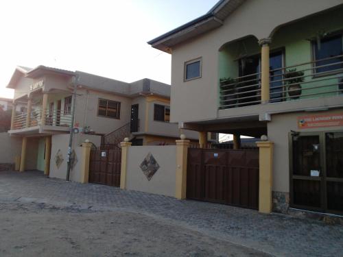 Kilátás, Feehi's Place in Labone