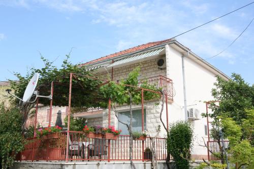  Apartment Nives in Trogir
