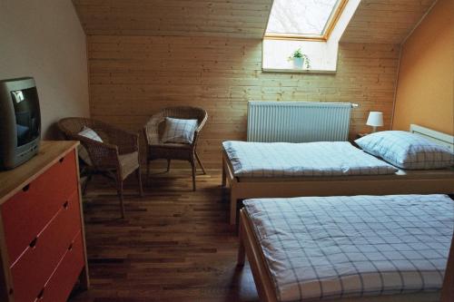2 twin beds