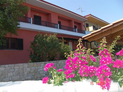 

Nikos Apartments