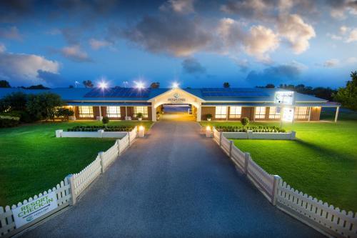 . Howlong Golf Resort