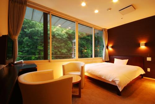 Shoenso Hozugawatei Ideally located in the Kameoka area, Shoenso Hozugawatei promises a relaxing and wonderful visit. The property offers guests a range of services and amenities designed to provide comfort and convenien