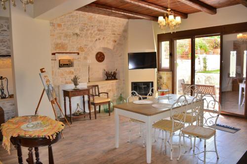  Luxury Suites in Panormo in Panormos