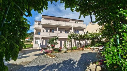 Apartmani Kastelan