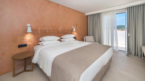 Bitzaro Grande Hotel & Suites – Kalamaki, SC