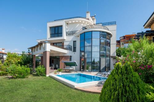 Luxury House on Buzhaka, 