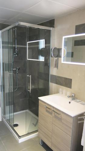 Bathroom, Appart'hotel le Pelerin in Lourdes