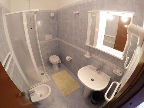 2 twin beds