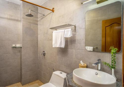 room detail thumbnail 2