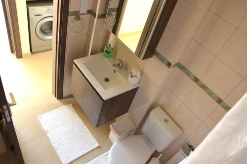 Domino Blue Apartment - image 4