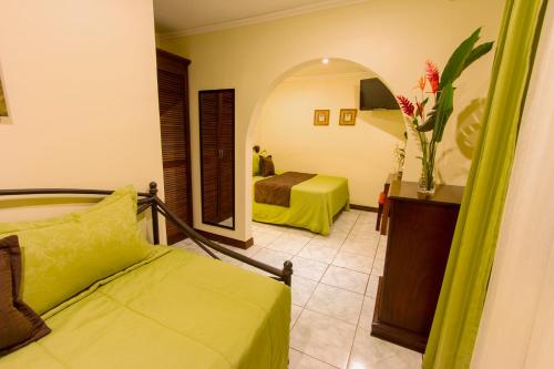 Hotel Iguana Verde