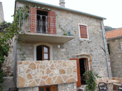  Pitve stone house with terrace&private parking in Pitve