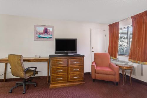 Travelodge by Wyndham Reno - image 14