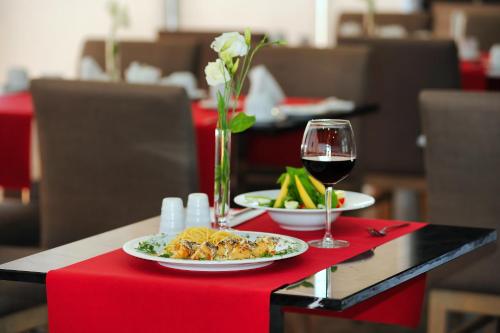 Akoni Hotel - image 2