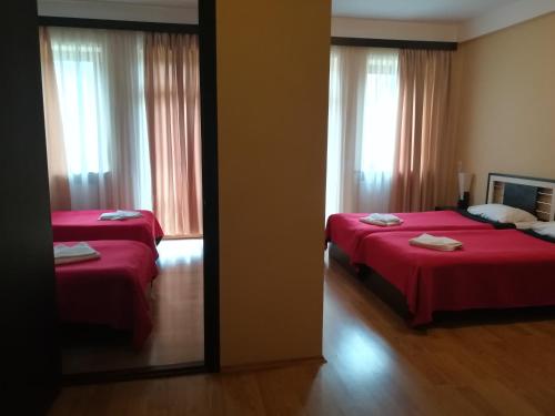 4 twin beds