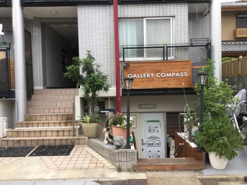 Gallery compass