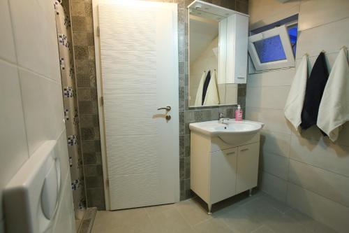 Central Located Guest House - image 8