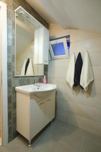 Central Located Guest House - image 10