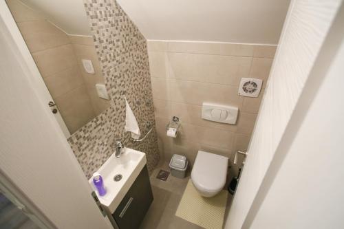 Central Located Guest House - image 4