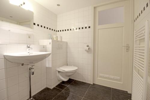 Romantic Jordaan Canalsuite near Anne Frank House, Amsterdam (photo 9)