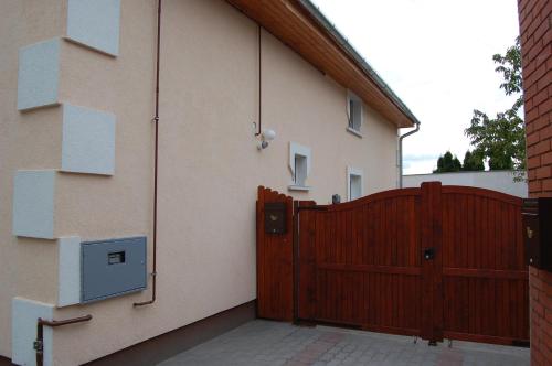 Exterior view, Taban Apartman in Dunakeszi