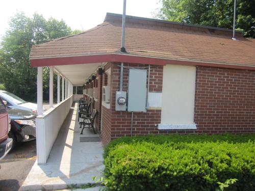 Pinecrest Motel – Utica, NY
