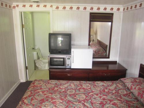 Pinecrest Motel – Utica, NY