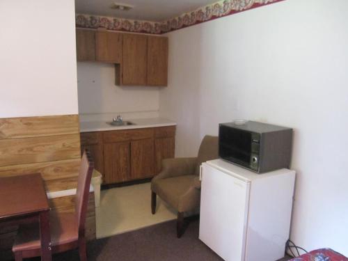 Pinecrest Motel – Utica, NY