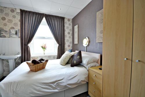 The Derby Hotel - image 2