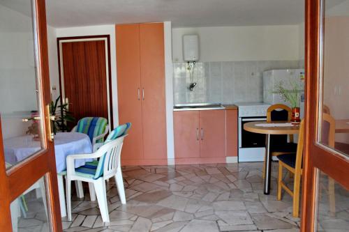  Apartment Pavlovic in Sutivan