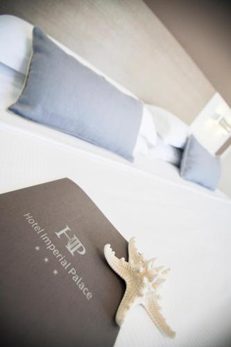 Triple Room with Partial Sea View image 3