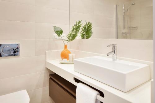 Marina Suite by FeelFree Rentals - image 4