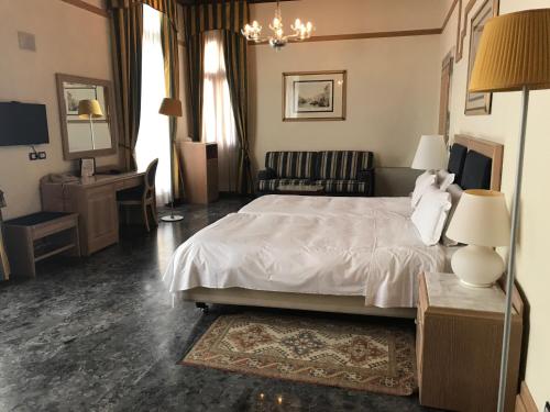 Foscari Palace - image 5