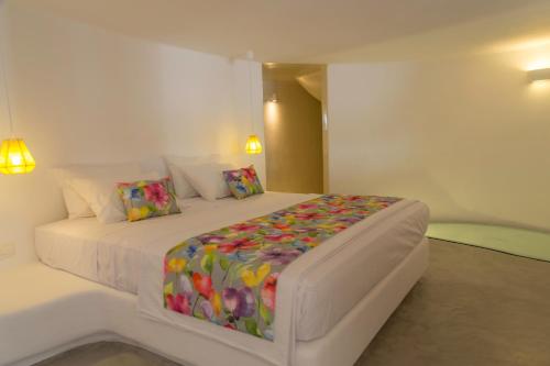 Ayoba Santorini - main image