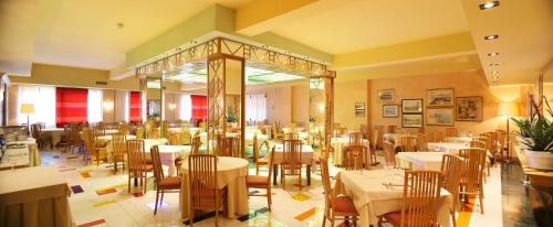 餐廳, 奧利韋托酒店 (Hotel Oliveto) in 德珍扎諾戴爾加大郊區