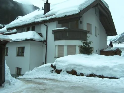 Haus Dorfschmied in Flirsch, Österreich