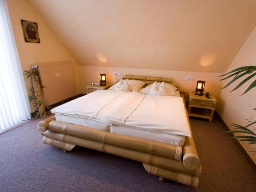 Double Room image 10