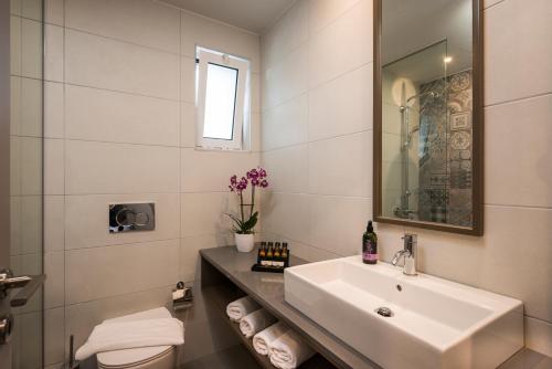 Irini Stalos Apartments - image 4