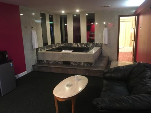 Midway Inn & Suites