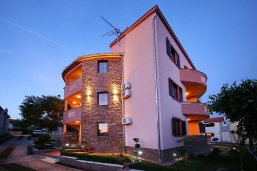 Villa Dalmatino - Apartment - Pakoštane