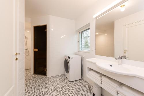 Tallinn Apartment Hotel - No Contact Check In, Tallinn (photo 9)