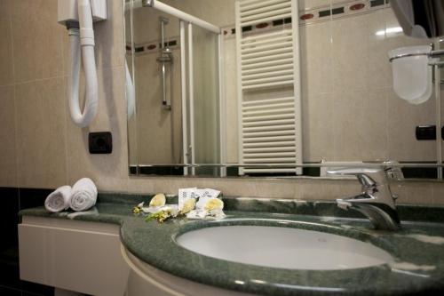 Standard Double or Twin Room with Balcony image 4