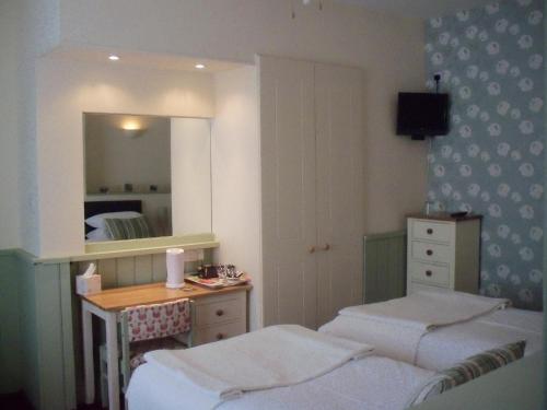 Halfway House - image 6