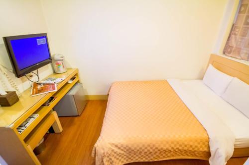 Hua-wang business Hotel Stop at Hua-wang business Hotel to discover the wonders of Yilan. The property features a wide range of facilities to make your stay a pleasant experience. Service-minded staff will welcome and guide 