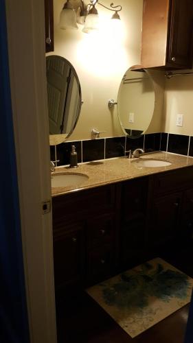 ห้องน้ำ, Vancouver Jenny's Guesthouse in โคควิตแลม (BC)