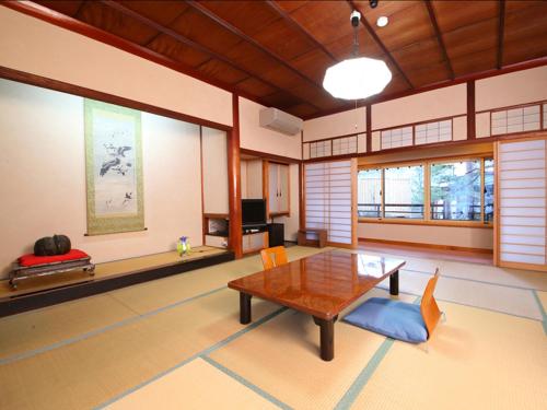 Kamei no Yu Set in a prime location of Nagano, Kamei no Yu puts everything the city has to offer just outside your doorstep. The property has everything you need for a comfortable stay. Service-minded staff will 